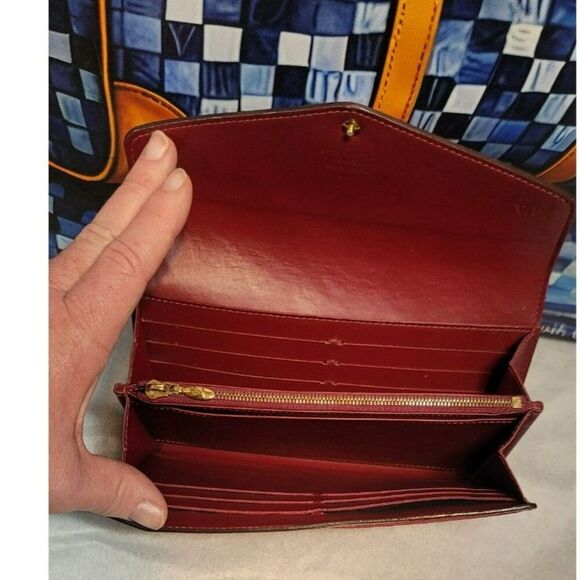 Louis Vuitton Cerise Monogram Vernis Sarah Wallet - Picture 6 of 12